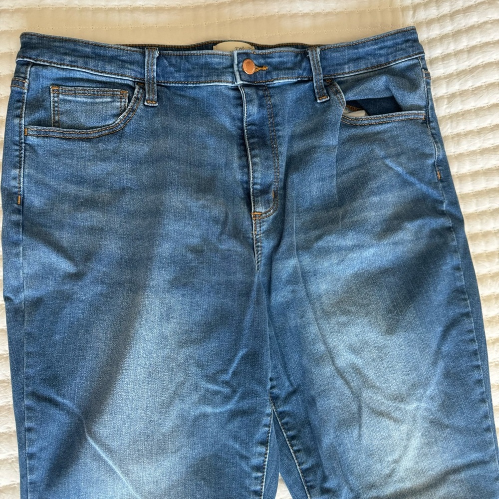 Universal Thread Jean Bundle - Picture 6 of 10
